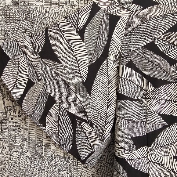 Loft Women’s Fern Wrap Romper Black White Botanical Print Pockets - Picture 3 of 5